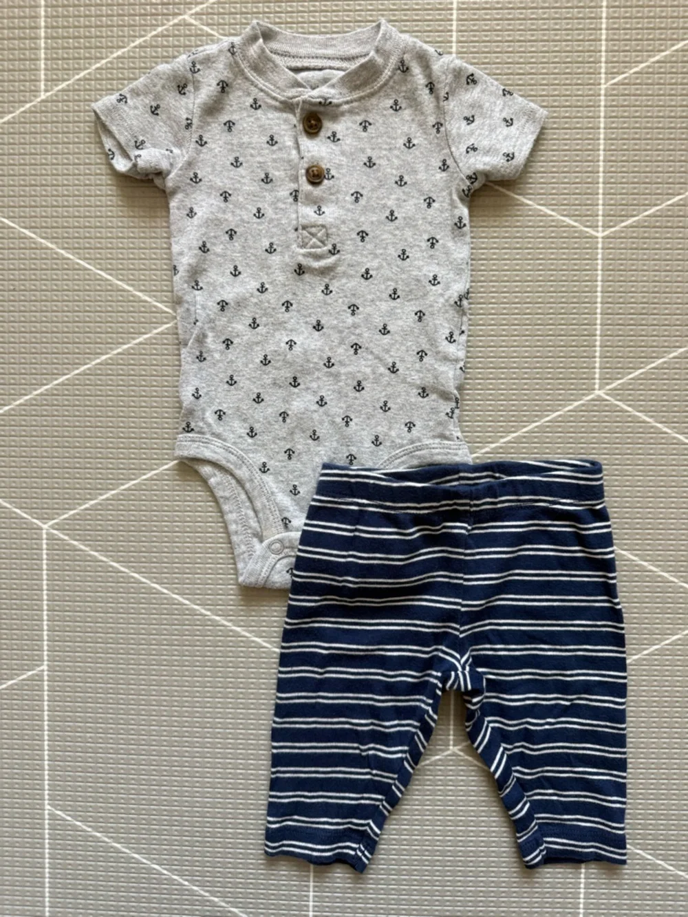 Carters|Baby boy nautical set,Ditsy Anchor Print Bodysuit & Navy Striped Pants•